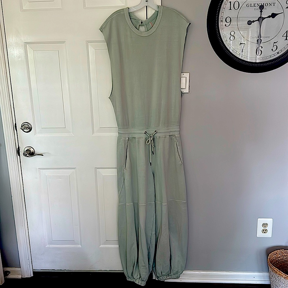 Free People Movement comfy jumper. Size S/P but FP ALWAYS RUNS BIG
